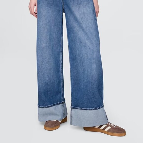 GAP Mid Rise Ultra Soft Cuffed Baggy Jeans Color medium wash - Picture 2 of 4